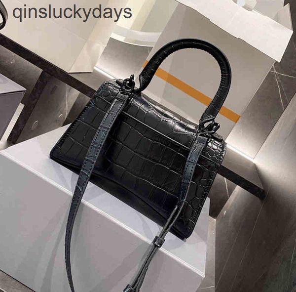 balencaigass designer handbags discount 2022 womens internet celebrity same style genuine leather hourglass ba
balencaigass designer handbags discount 2022 womens internet celebrity same style genuine leather hourglass ba