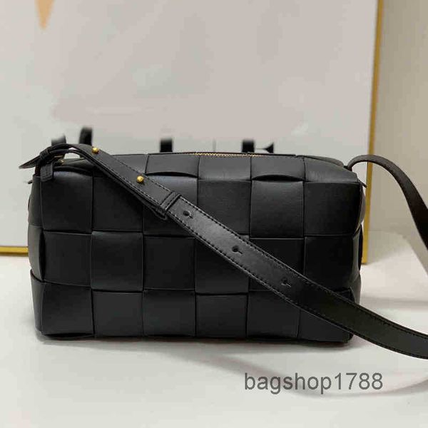 large evening bags capacity designer weav boston bag women luggage leather duffle bag lady underarm bag shopping shoulder handbags 220719mu
large evening bags capacity designer weav boston bag women luggage leather duffle bag lady underarm bag shopping shoulder handbags 220719mu