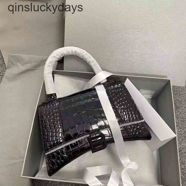 balenciga b italy paris bag designer 2022 fashion family high version women's crocodiless hourglass leather on
balenciga b italy paris bag designer 2022 fashion family high version women's crocodiless hourglass leather on