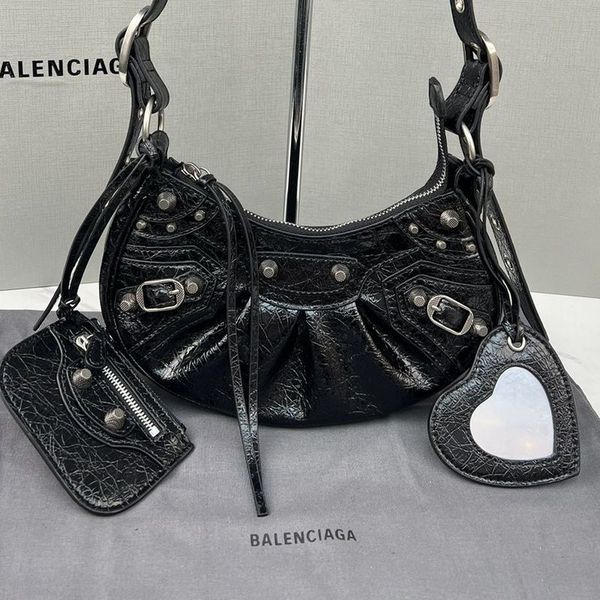 designer luxury womens bag balencigas handbag b-shaped paris single shoulder messenger fashion square gift shoulder oblique span versatile h
designer luxury womens bag balencigas handbag b-shaped paris single shoulder messenger fashion square gift shoulder oblique span versatile h