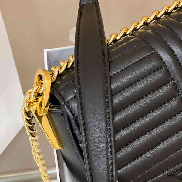 shoulder bags striped shoulder bags women chain square handbag designer clutch crossbody bag female purses 220510
shoulder bags striped shoulder bags women chain square handbag designer clutch crossbody bag female purses 220510