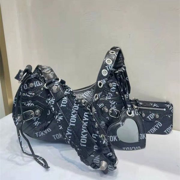 designer luxury womens bag balencigas handbag b-shaped paris single shoulder messenger fashion square gift shoulder oblique span versatile h
designer luxury womens bag balencigas handbag b-shaped paris single shoulder messenger fashion square gift shoulder oblique span versatile h