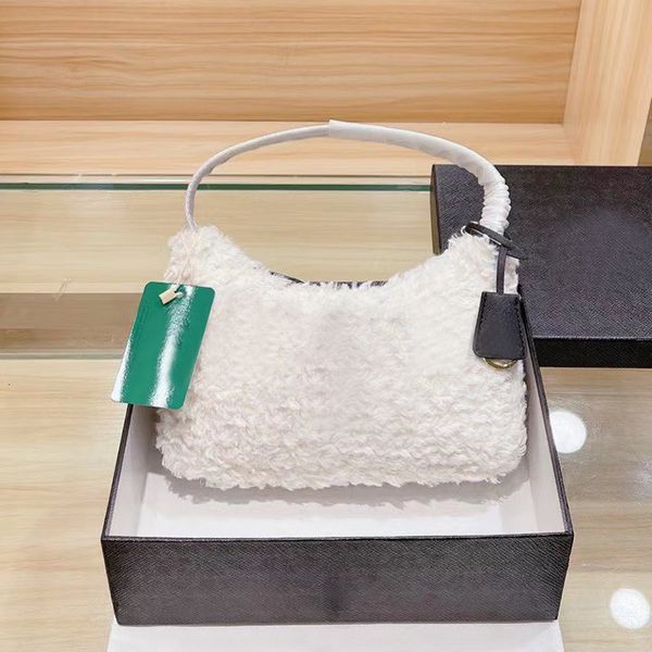 designer handbag plush underarm bag cute autumn and winter fashion new multifunctional size 24-15cm
designer handbag plush underarm bag cute autumn and winter fashion new multifunctional size 24-15cm