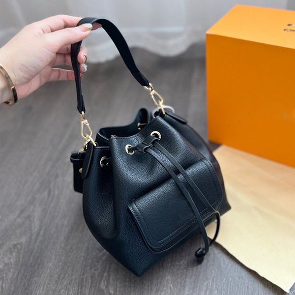 fashion backpack woman classic black white fashion leather travel bag designer buckle tie rope backpacks
fashion backpack woman classic black white fashion leather travel bag designer buckle tie rope backpacks