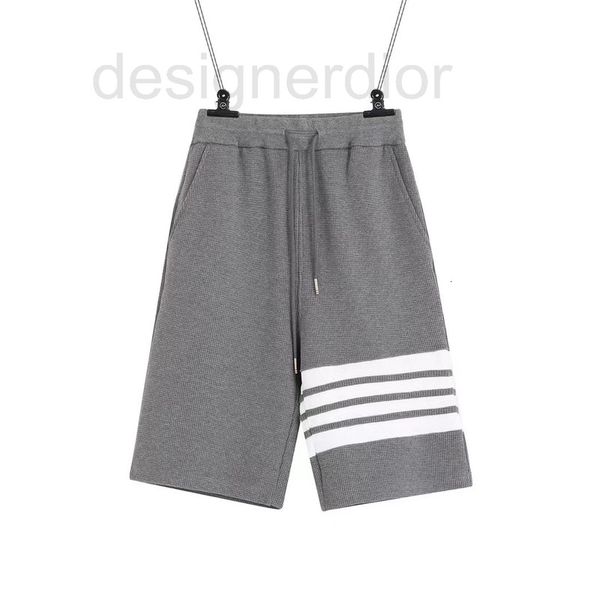 men's shorts designer high set four bar yarn dyed version tb style waffle fabric five point casual pants for men and women lovers yuan, White;black
men's shorts designer high set four bar yarn dyed version tb style waffle fabric five point casual pants for men and women lovers yuan, White;black