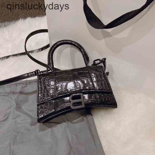 balencaigabag female ltaly designer 2022 fashion b-button hourglass messenger armpit leather crocodile pattern
balencaigabag female ltaly designer 2022 fashion b-button hourglass messenger armpit leather crocodile pattern
