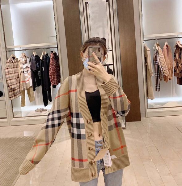 designer sweater men's women's sweaters high-end classic stripe plaid double jacquard knit women's cardigan jacket same style, White;black
designer sweater men's women's sweaters high-end classic stripe plaid double jacquard knit women's cardigan jacket same style, White;black