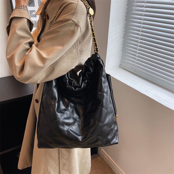 evening bags fashionable solid chain shine bag women party high capacity sale brand tote multifunction designer ladies handbags 220915
evening bags fashionable solid chain shine bag women party high capacity sale brand tote multifunction designer ladies handbags 220915