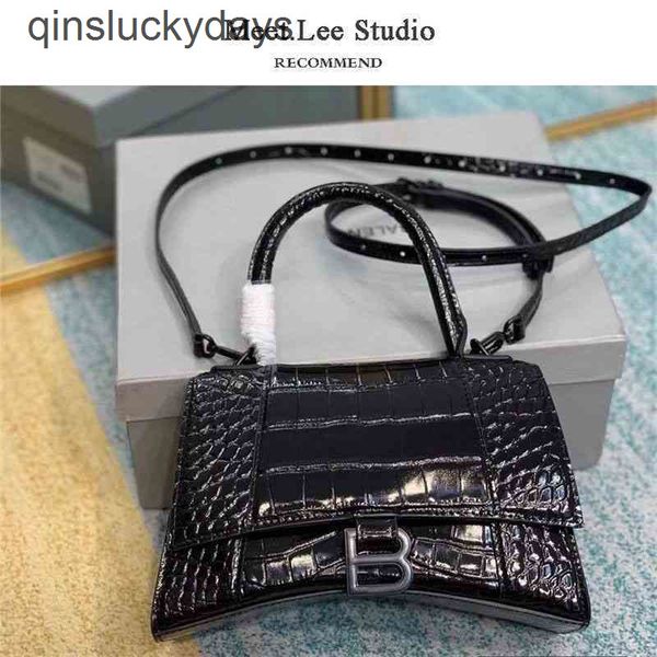 home balencaigabag handbags designer b bag hourglass leather crocodile mini xs high version b-word magnetic bu
home balencaigabag handbags designer b bag hourglass leather crocodile mini xs high version b-word magnetic bu