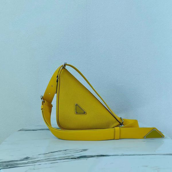 2022 small full leather backpack calfskin bracelet bag ladies triangle fashion new retro luxury designer popular versatile messenger handbag
2022 small full leather backpack calfskin bracelet bag ladies triangle fashion new retro luxury designer popular versatile messenger handbag
