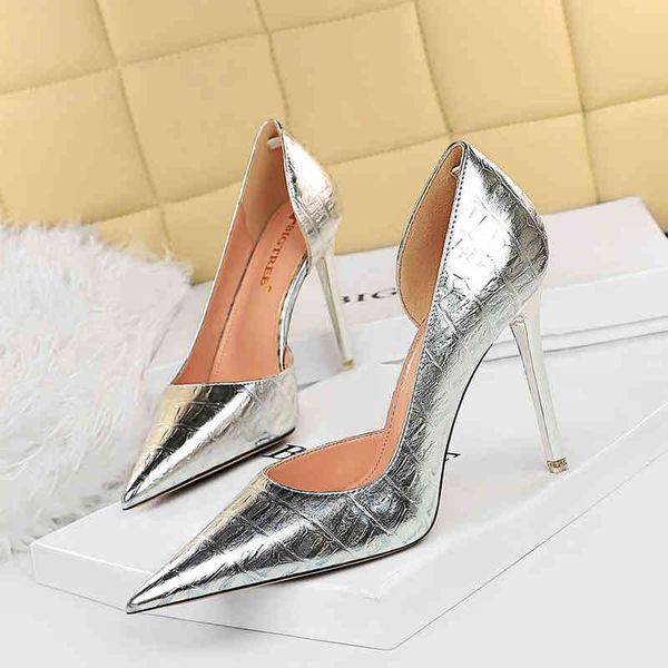 3165-6 sandals thin heel super high stone pattern shallow mouth pointed side hollow women's single shoes s, Black
3165-6 sandals thin heel super high stone pattern shallow mouth pointed side hollow women's single shoes s, Black