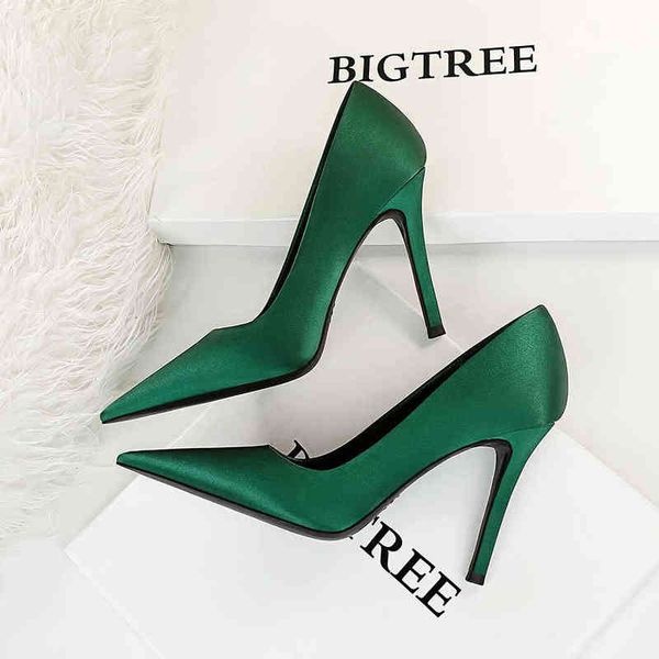 3391-6 sandals style fashion simple ultra-high heel thin shallow mouth pointed nightclub slim satin women's single shoes, Black
3391-6 sandals style fashion simple ultra-high heel thin shallow mouth pointed nightclub slim satin women's single shoes, Black