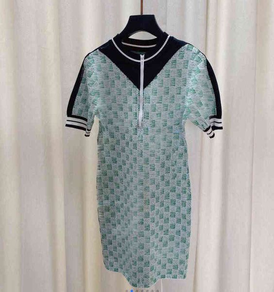2022 women's knitted half-open zipper dress all-match beaded fabric very elastic 604, Black;gray
2022 women's knitted half-open zipper dress all-match beaded fabric very elastic 604, Black;gray