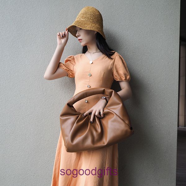 pouch bag designer bottegas handbags women venetas clutch bags cloud cow horn handheld soft women's bag 2022 summer new pleated underar
pouch bag designer bottegas handbags women venetas clutch bags cloud cow horn handheld soft women's bag 2022 summer new pleated underar