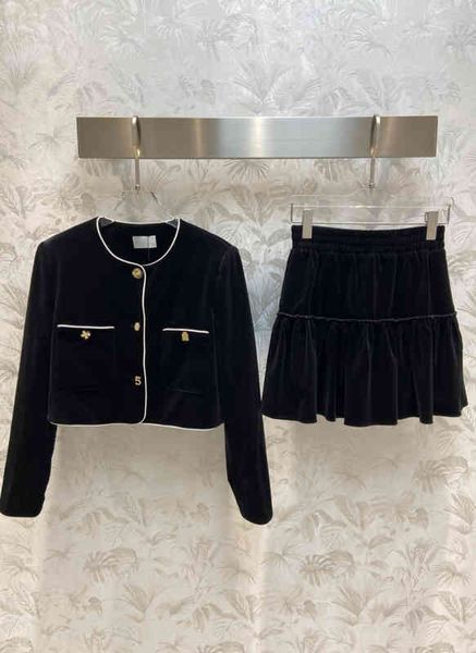 womens two pieces dress fashion brand contrast piping velvet dress suit classic round neck jacket and elastic waist skirt sets designer wome, White
womens two pieces dress fashion brand contrast piping velvet dress suit classic round neck jacket and elastic waist skirt sets designer wome, White