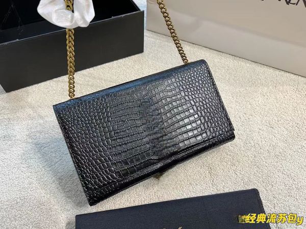 2022 designer bag s handbag the tote bag shoulder strap bags crossbody women fashion luxurys designe classic casual fringed leather, Red;black
2022 designer bag s handbag the tote bag shoulder strap bags crossbody women fashion luxurys designe classic casual fringed leather, Red;black