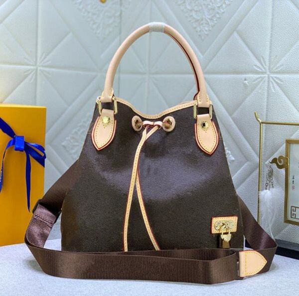 classic designe handbag tote bag fashion casual women bucket bag clutch twist onthego shopping purse genuine leather shoulder bags
classic designe handbag tote bag fashion casual women bucket bag clutch twist onthego shopping purse genuine leather shoulder bags
