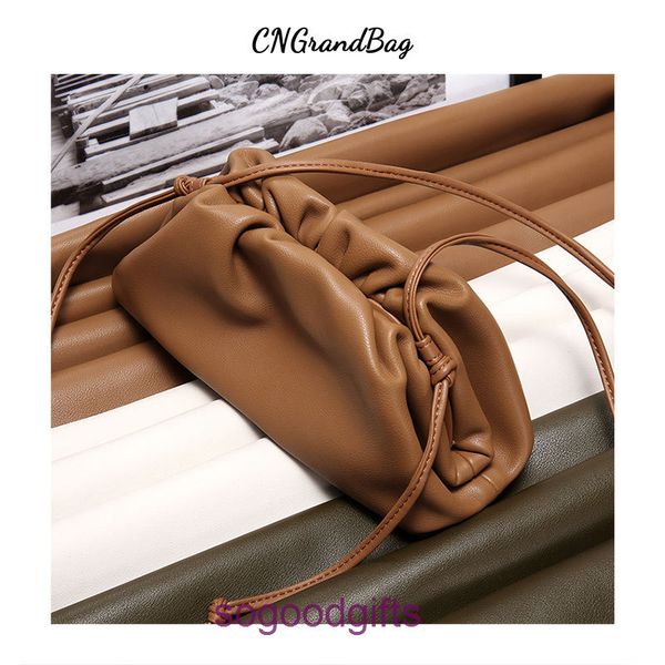 pouch bag designer bottegas handbags women venetas clutch bags korean version solid color versatile soft cow leather wrinkled dumpling bag f
pouch bag designer bottegas handbags women venetas clutch bags korean version solid color versatile soft cow leather wrinkled dumpling bag f