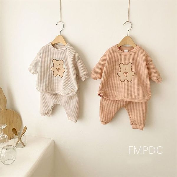 clothing sets children casual clothes set boys girls bear sweatshirt pants 2pcs suit solid color cotton kids baby outfits 220916, White
clothing sets children casual clothes set boys girls bear sweatshirt pants 2pcs suit solid color cotton kids baby outfits 220916, White