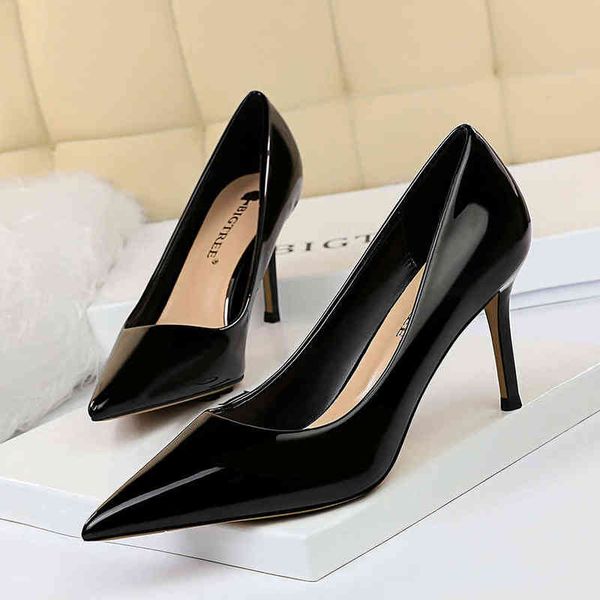 272-2 sandals simple high-heeled bright lacquer leather shallow mouth pointed thin profional ol shoes women's single, Black
272-2 sandals simple high-heeled bright lacquer leather shallow mouth pointed thin profional ol shoes women's single, Black