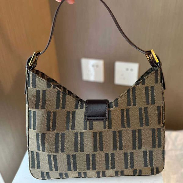 luxury bag 2022 croissant bags women canvas handbag purses cross body shoulder bag fashion old flower letter removable shoulder strap exposu
luxury bag 2022 croissant bags women canvas handbag purses cross body shoulder bag fashion old flower letter removable shoulder strap exposu