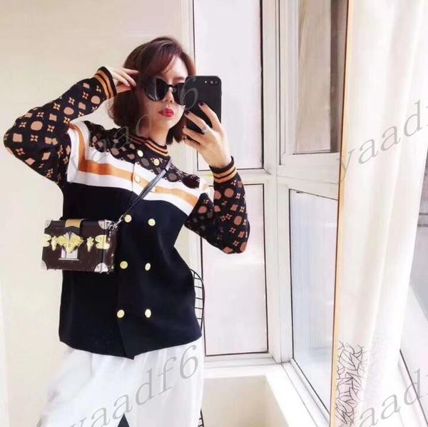 autumn 2022 warm women's sweater designer luxury l letter print double breasted button classic round neck knit long sleeve, White;black
autumn 2022 warm women's sweater designer luxury l letter print double breasted button classic round neck knit long sleeve, White;black
