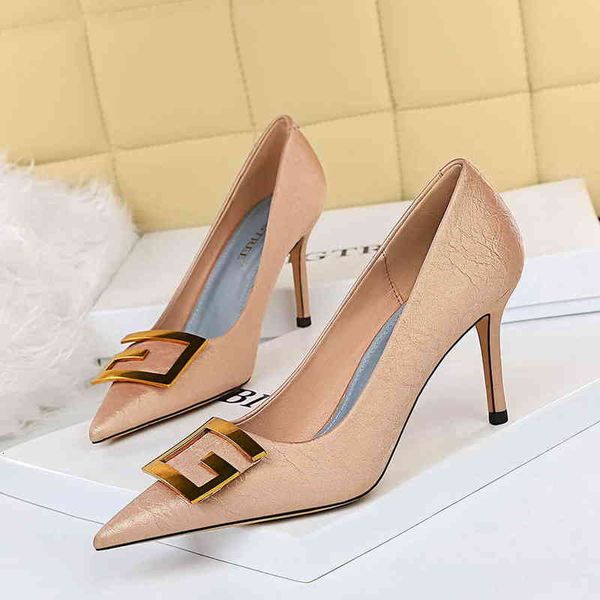 272-18 sandals korean fashion banquet high heels show thin shallow mouth pointed metal square buckle single shoes, Black
272-18 sandals korean fashion banquet high heels show thin shallow mouth pointed metal square buckle single shoes, Black