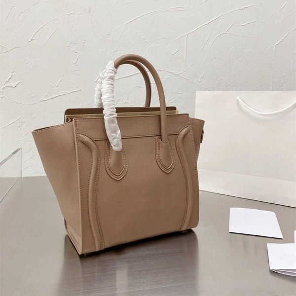 luggage mini 31x31x18cm calfskin bag litchi grain genuine leather handbag wholesale lady tote women shopping bags big capacity pack designer
luggage mini 31x31x18cm calfskin bag litchi grain genuine leather handbag wholesale lady tote women shopping bags big capacity pack designer