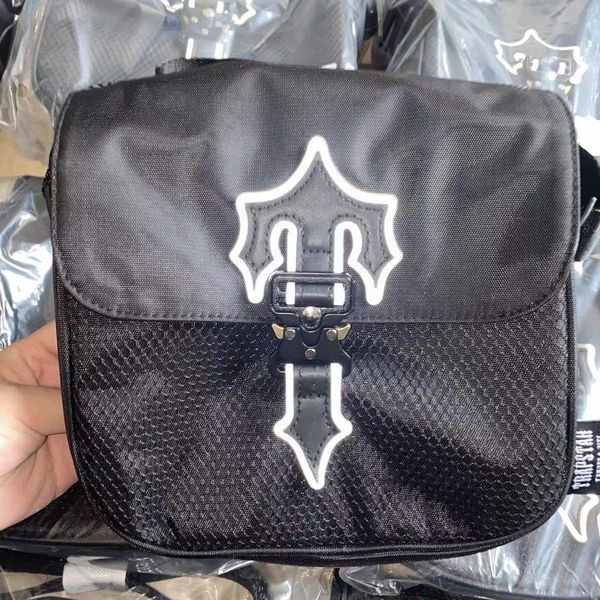 trapstar irongate t cross body bag 1.0 black/refective/blue designer new in packaging messenger handbags for men shipment free
trapstar irongate t cross body bag 1.0 black/refective/blue designer new in packaging messenger handbags for men shipment free