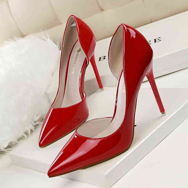 638-5 sandals korean fashion simple thin heel high patent leather shallow mouth pointed hollow shoes single shoe, Black
638-5 sandals korean fashion simple thin heel high patent leather shallow mouth pointed hollow shoes single shoe, Black