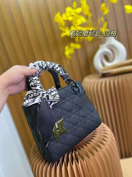 designer bag totes bags handbag the tote bag shoulder crossbody saddle women fashion luxurys designe mini makeup snapsclassic casual diana, Red;black
designer bag totes bags handbag the tote bag shoulder crossbody saddle women fashion luxurys designe mini makeup snapsclassic casual diana, Red;black