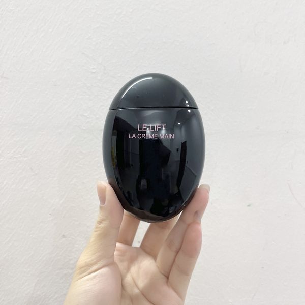 epack brand perfume lotion le lift hand cream 50ml la creme main black&white egg hands cream skin care fast delivery
epack brand perfume lotion le lift hand cream 50ml la creme main black&white egg hands cream skin care fast delivery