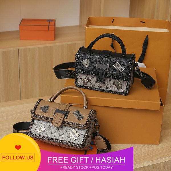 designer bags 2022 texture new trend women's fashion wide shoulder strap messenger diamond badge inlaid
designer bags 2022 texture new trend women's fashion wide shoulder strap messenger diamond badge inlaid
