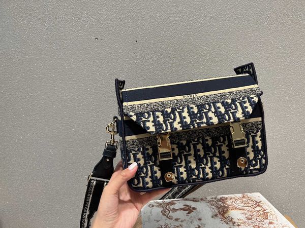 22ss women versatile classic postman bag cross body fashion bags shopping satchels black messenger bags leather canvas hobo handba envelope
22ss women versatile classic postman bag cross body fashion bags shopping satchels black messenger bags leather canvas hobo handba envelope