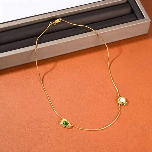 2022 autumn new retro simple necklaces snake bone emerald and pearl pendant clavicle chain female ins exquisite fashion jewelry, Silver
2022 autumn new retro simple necklaces snake bone emerald and pearl pendant clavicle chain female ins exquisite fashion jewelry, Silver