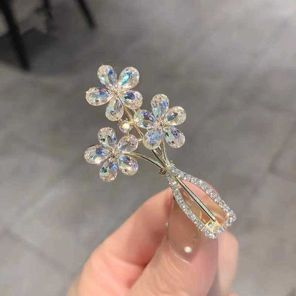 korean fresh temperament flower imitation crystal zircon brooch female design sense pin anti light suit coat brooch, Gray
korean fresh temperament flower imitation crystal zircon brooch female design sense pin anti light suit coat brooch, Gray