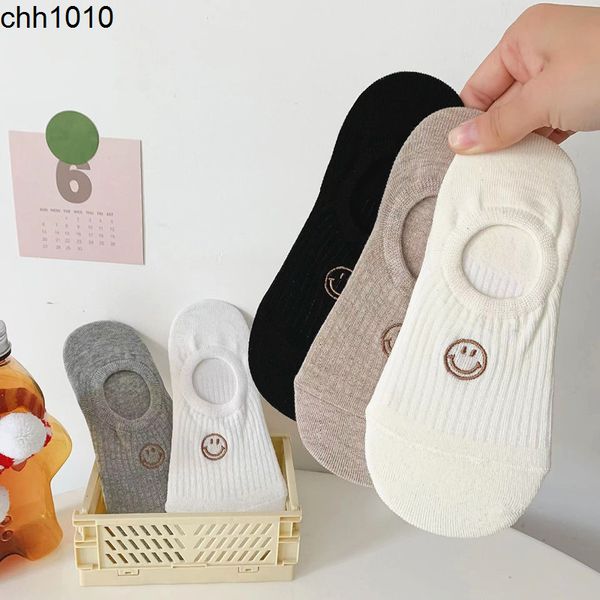 men's socks non slip glue dispensing boat in summer men's and women's embroidered smiling face versatile invisible socks kore, Black
men's socks non slip glue dispensing boat in summer men's and women's embroidered smiling face versatile invisible socks kore, Black