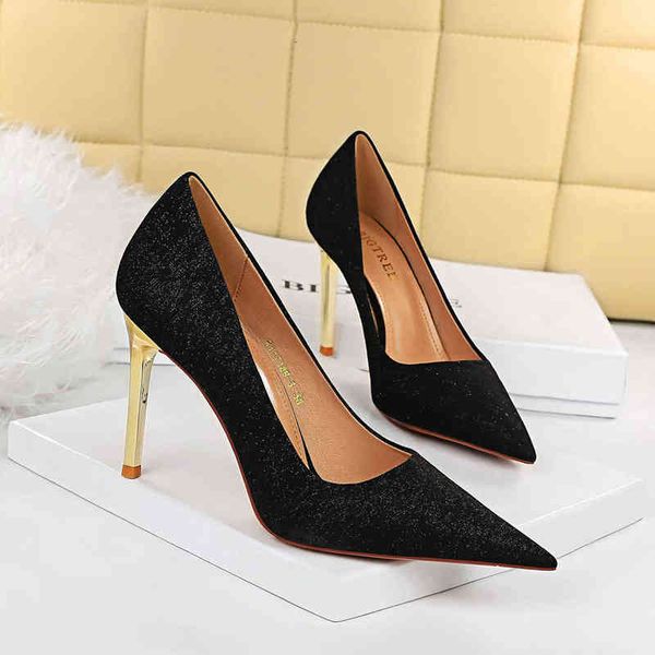 17189-3 sandals style thin metal heel high-ed cloth surface shallow mouth pointed high-ed shoes women's single, Black
17189-3 sandals style thin metal heel high-ed cloth surface shallow mouth pointed high-ed shoes women's single, Black