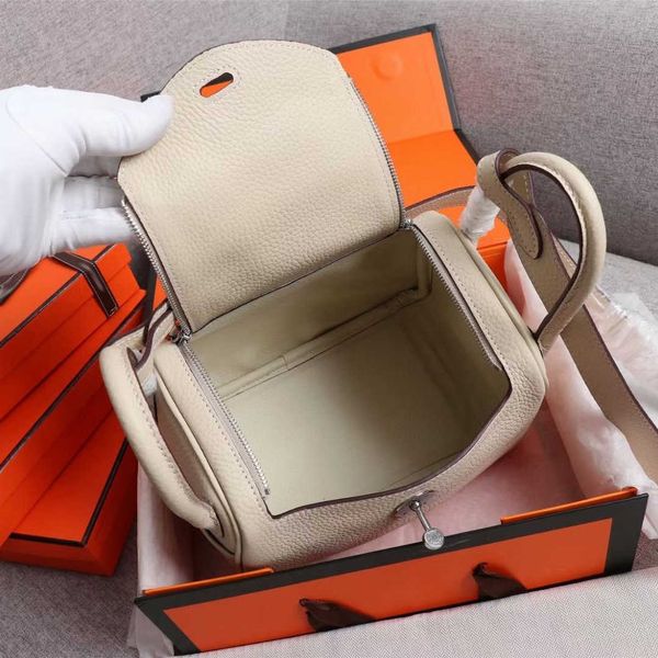 messenger bag female bags small doctor handbag 2022 cowhide tote one shoulder fashion design purse
messenger bag female bags small doctor handbag 2022 cowhide tote one shoulder fashion design purse