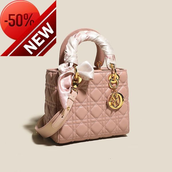 digner bag leather women's 2022 new fashion versatile msenger portable tote bag diana advanced lingge chain tote purs ladi handbags fac
digner bag leather women's 2022 new fashion versatile msenger portable tote bag diana advanced lingge chain tote purs ladi handbags fac