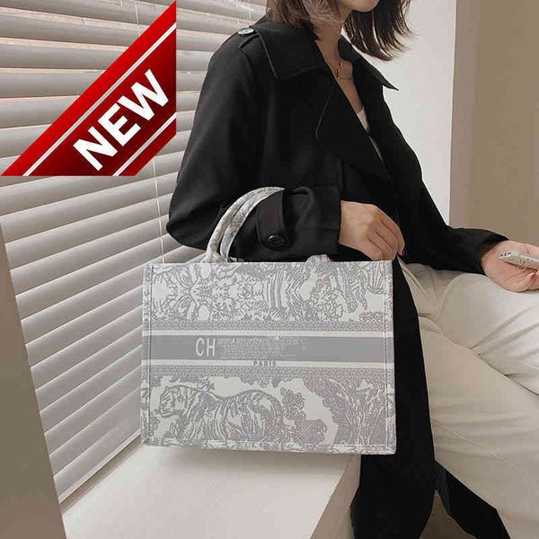 digner bags tote super fashionable temperament letter custom women's bag 2022 latt advanced large tot capacity luxury handbags factory 
digner bags tote super fashionable temperament letter custom women's bag 2022 latt advanced large tot capacity luxury handbags factory