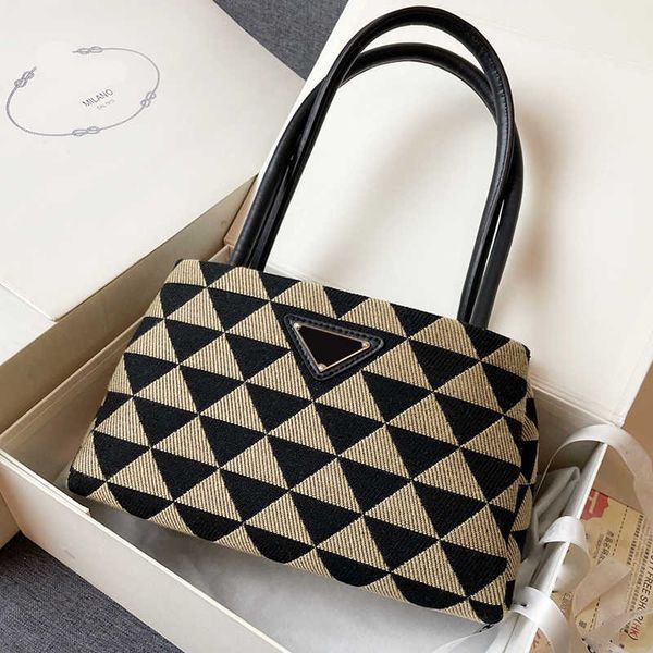 evening bag designer tote bag shoulder bags women handbag quality messenger handbags original fabric purse leather handle triangular metal
evening bag designer tote bag shoulder bags women handbag quality messenger handbags original fabric purse leather handle triangular metal