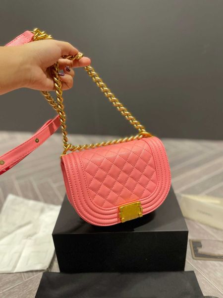 mini women horseshoe postman bag waist fashion bags designer litchi grain cowhide shoulder bag wave stitching single chain ladies buckle
mini women horseshoe postman bag waist fashion bags designer litchi grain cowhide shoulder bag wave stitching single chain ladies buckle