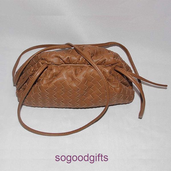 pouch bag designer bottegas handbags women venetas clutch bags weaving cloud bag 2022 new leather women's soft dumpling bag fashion one
pouch bag designer bottegas handbags women venetas clutch bags weaving cloud bag 2022 new leather women's soft dumpling bag fashion one