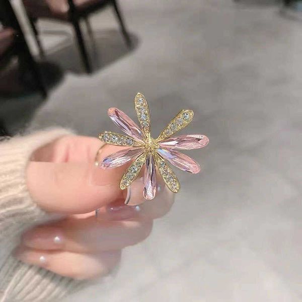 korean crystal glass daisy flower brooch female simple personalized pin suit anti light net red accessories, Gray
korean crystal glass daisy flower brooch female simple personalized pin suit anti light net red accessories, Gray
