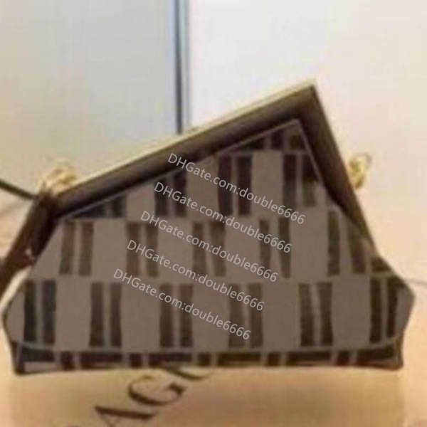 7a quality soft leather bag oversized metal buckle womens handbag crossbody shoulder bags ladies underarm clutch handbags with strap
7a quality soft leather bag oversized metal buckle womens handbag crossbody shoulder bags ladies underarm clutch handbags with strap