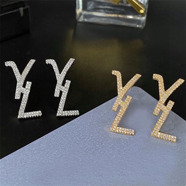 luxury designer womens earrings fashion stud earings clover gold elegant for woman classic brand letters with box262f, Golden;silver
luxury designer womens earrings fashion stud earings clover gold elegant for woman classic brand letters with box262f, Golden;silver