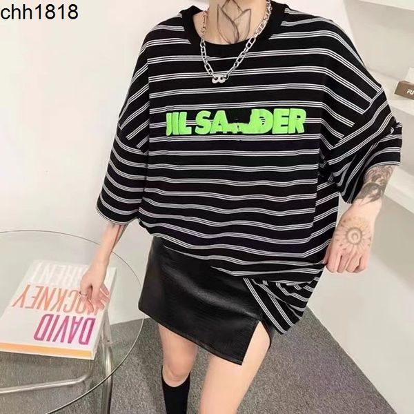 correct version jil minimalist green foaming letter black and white stripe men's and women's loose short sleeve t-shirt, White;black
correct version jil minimalist green foaming letter black and white stripe men's and women's loose short sleeve t-shirt, White;black