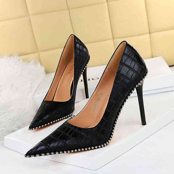 9611-8 sandals stone high heels women's shoes thin shallow mouth pointed metal bead rivet single, Black
9611-8 sandals stone high heels women's shoes thin shallow mouth pointed metal bead rivet single, Black