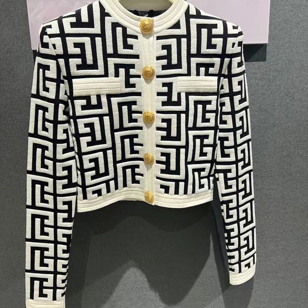 fashion designer sweaters geometric patterns medusa sweet elegant cardigan long sleeve single breasted contrast color button soft knitted sw, White;black
fashion designer sweaters geometric patterns medusa sweet elegant cardigan long sleeve single breasted contrast color button soft knitted sw, White;black